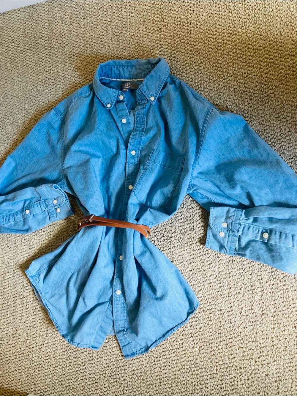 Coastal cowgirl shacket 🤠
Denim Button-Down Shirt - Light Blue unisex  Top S /M